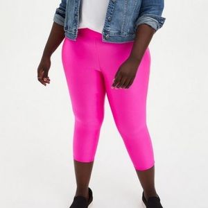 Torrid Liquid Pink Capri Leggings Size 2